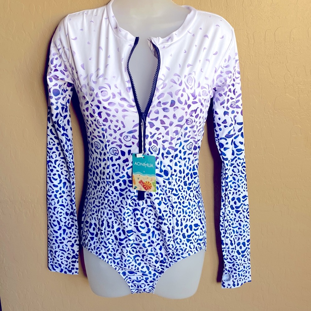 Aonishua full top sun coverage swimsuit full zip front NWT Lg blue purple white